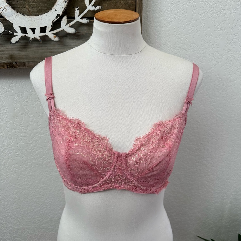 Victoria’s Secret Dream Angels push up without padding pink lace bra 34DDD